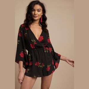 Tobi Black V-Neckline Floral Mini Romper Shorts XS